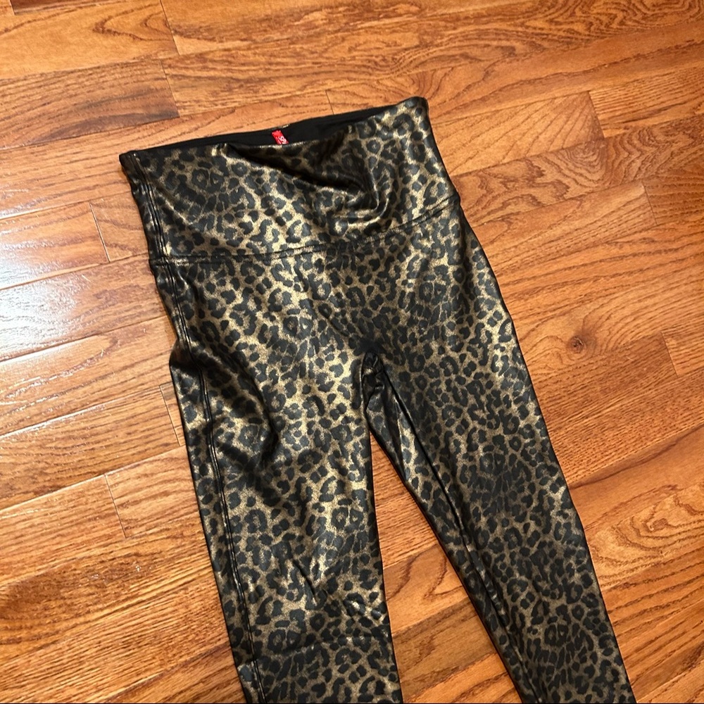 SPANX Women’s size M Leopard Print Leggings - Picture 3 of 6